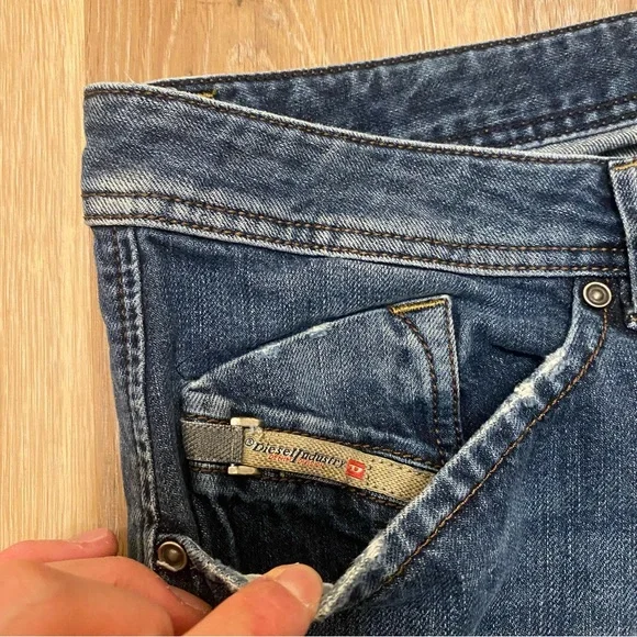 Diesel Darron Regular Slim Tapered Denim Jeans ORBE4 Wash Button Fly 36x32 - Picture 3 of 10